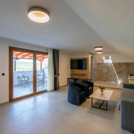 Agistro 3* Ángistron