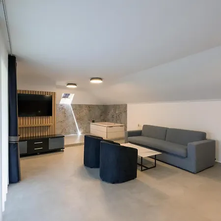 Agistro 3*