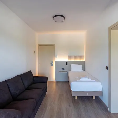 Agistro 3* Ángistron