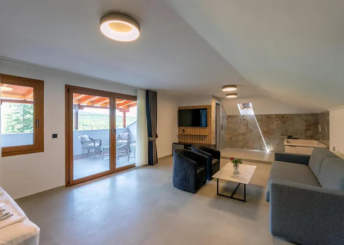 Agistro 3* Ángistron