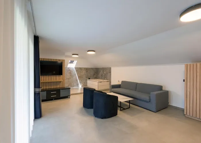 Agistro 3*